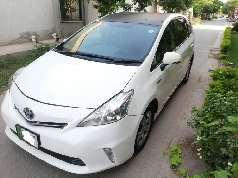 Toyota Prius Alpha 2013 for Sale in Lahore Image-1