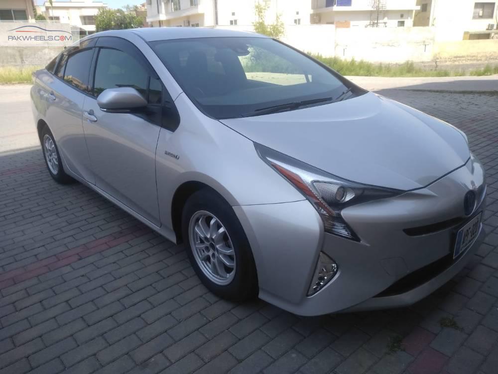 Toyota Prius 2016 for Sale in Islamabad Image-1
