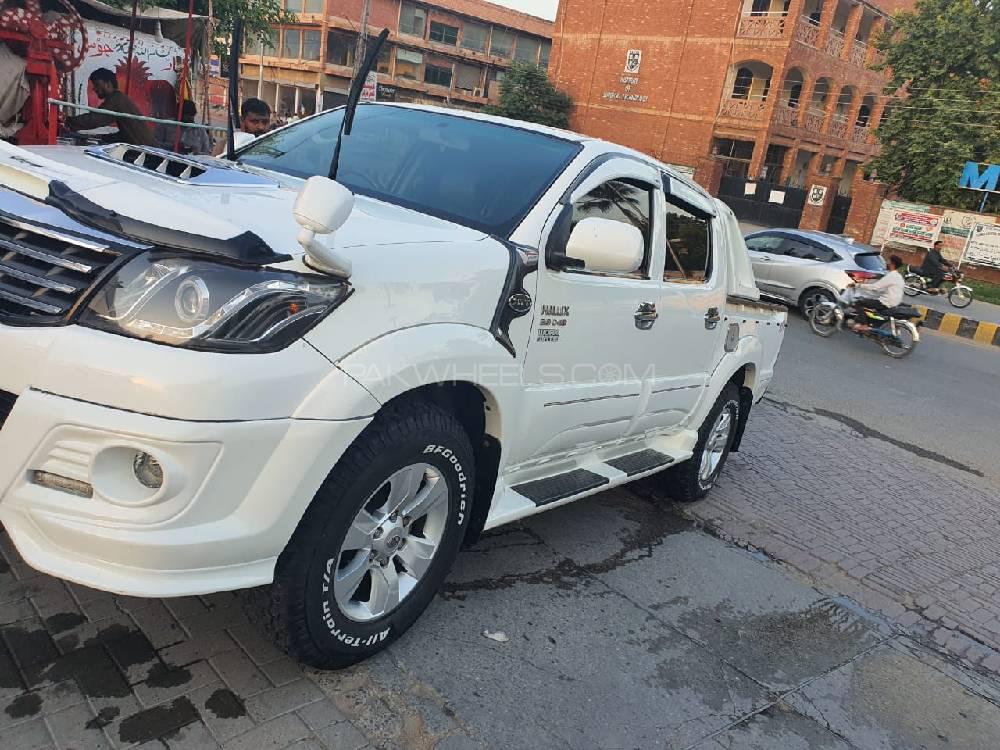 Toyota Hilux 2012 for Sale in Sialkot Toyota Hilux 2012 for Sale in Sialkot Image-3