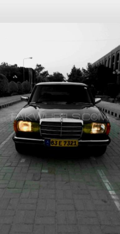 Mercedes Benz 200 D 1983 for Sale in Multan Image-1