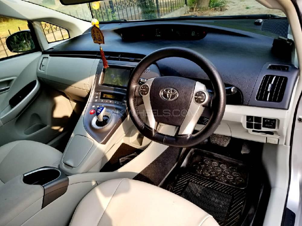 Toyota Prius 2012 for Sale in Lahore Toyota Prius 2012 for Sale in Lahore Image-8