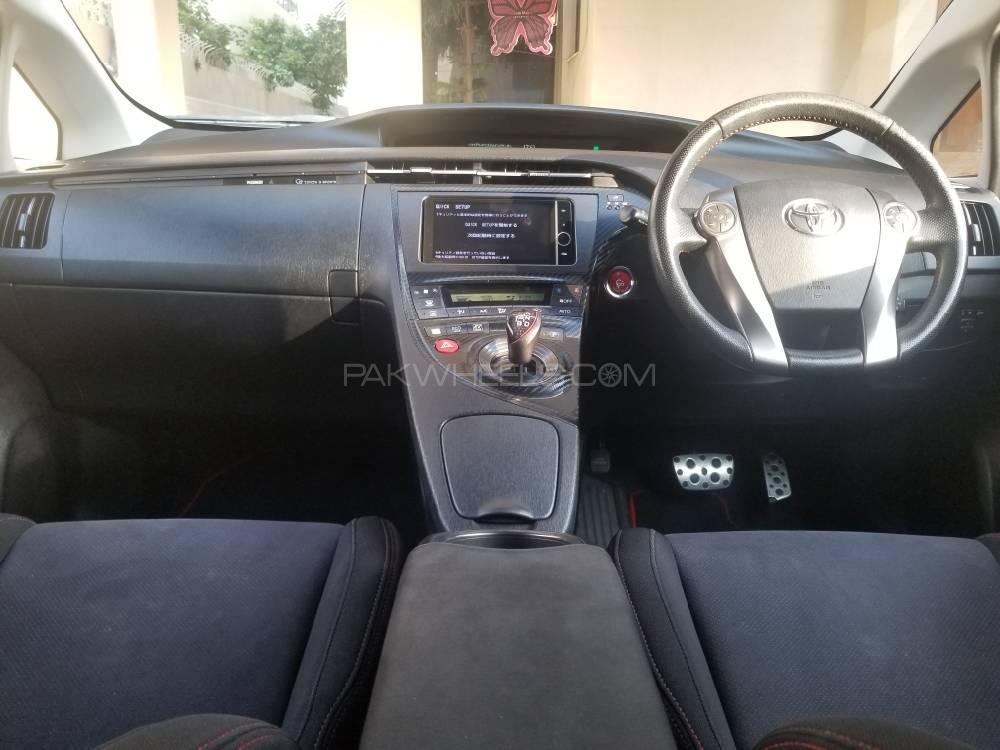 Toyota Prius 2014 for Sale in Lahore Toyota Prius 2014 for Sale in Lahore Image-10