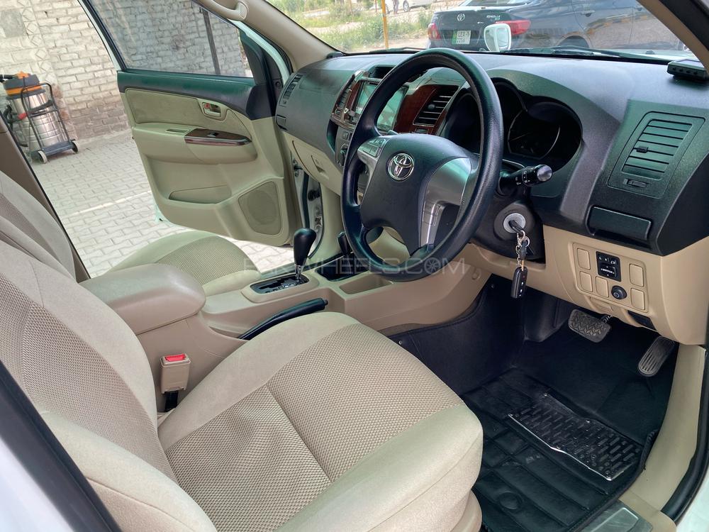 Toyota Hilux 2016 for Sale in Peshawar Toyota Hilux 2016 for Sale in Peshawar Image-19