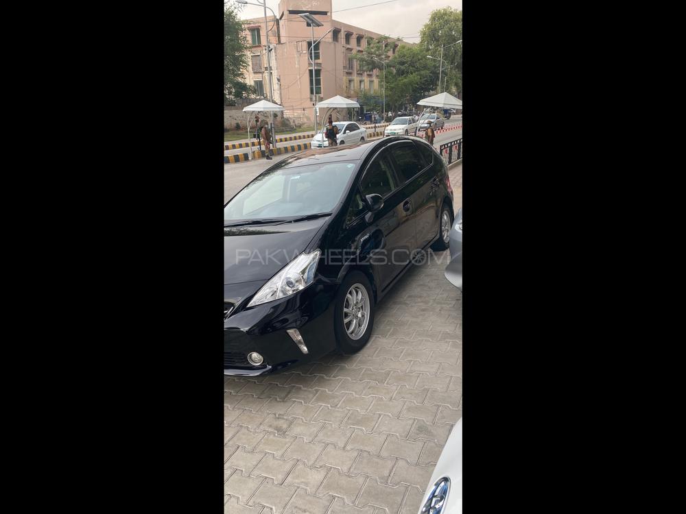 Toyota Prius Alpha 2014 for Sale in Peshawar Image-1