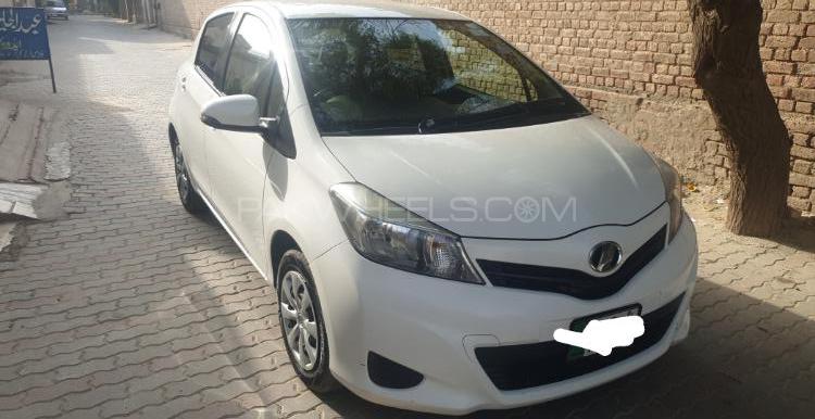 Toyota Vitz 2013 for Sale in Bahawalpur Image-1