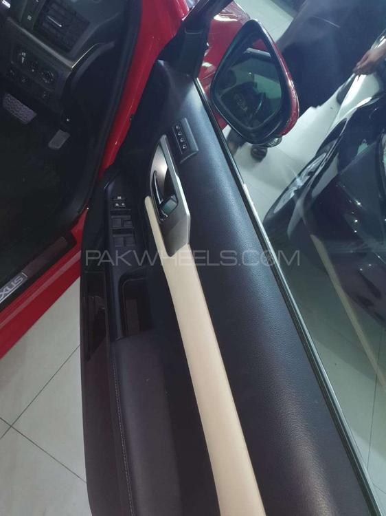 Lexus CT200h 2015 for Sale in Lahore Lexus CT200h 2015 for Sale in Lahore Image-6
