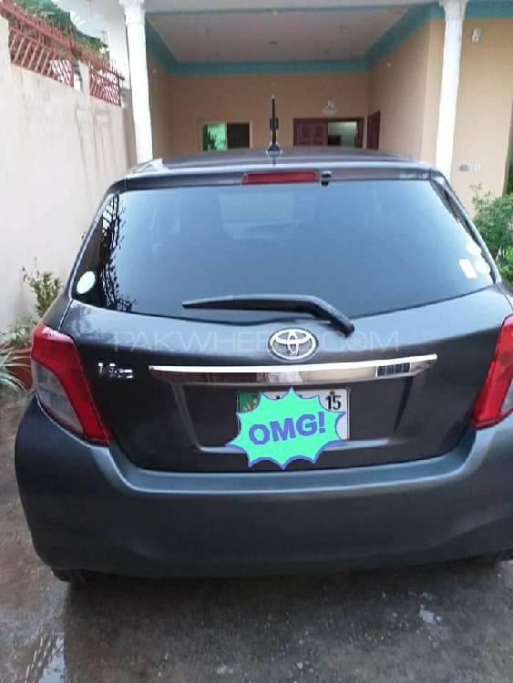 Toyota Vitz 2011 for Sale in Gujrat Image-1