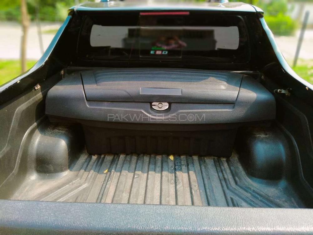 Toyota Hilux 2018 for Sale in Lahore Toyota Hilux 2018 for Sale in Lahore Image-8