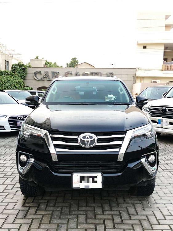Toyota Fortuner 2017 for Sale in Lahore Image-1