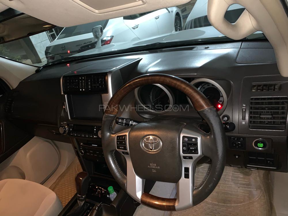 Toyota Prado 2010 for Sale in Peshawar Toyota Prado 2010 for Sale in Peshawar Image-11
