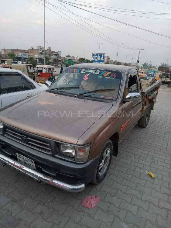 Toyota Hilux 2004 for Sale in Nowshera Image-1
