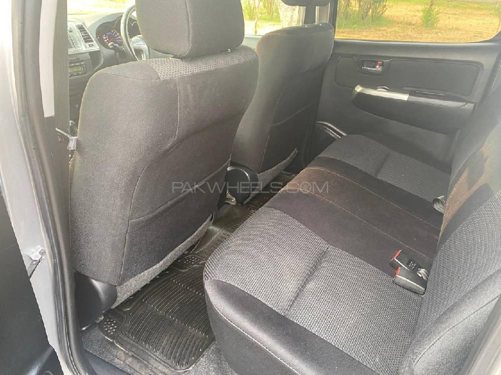 Toyota Hilux 2015 for Sale in Lahore Toyota Hilux 2015 for Sale in Lahore Image-5