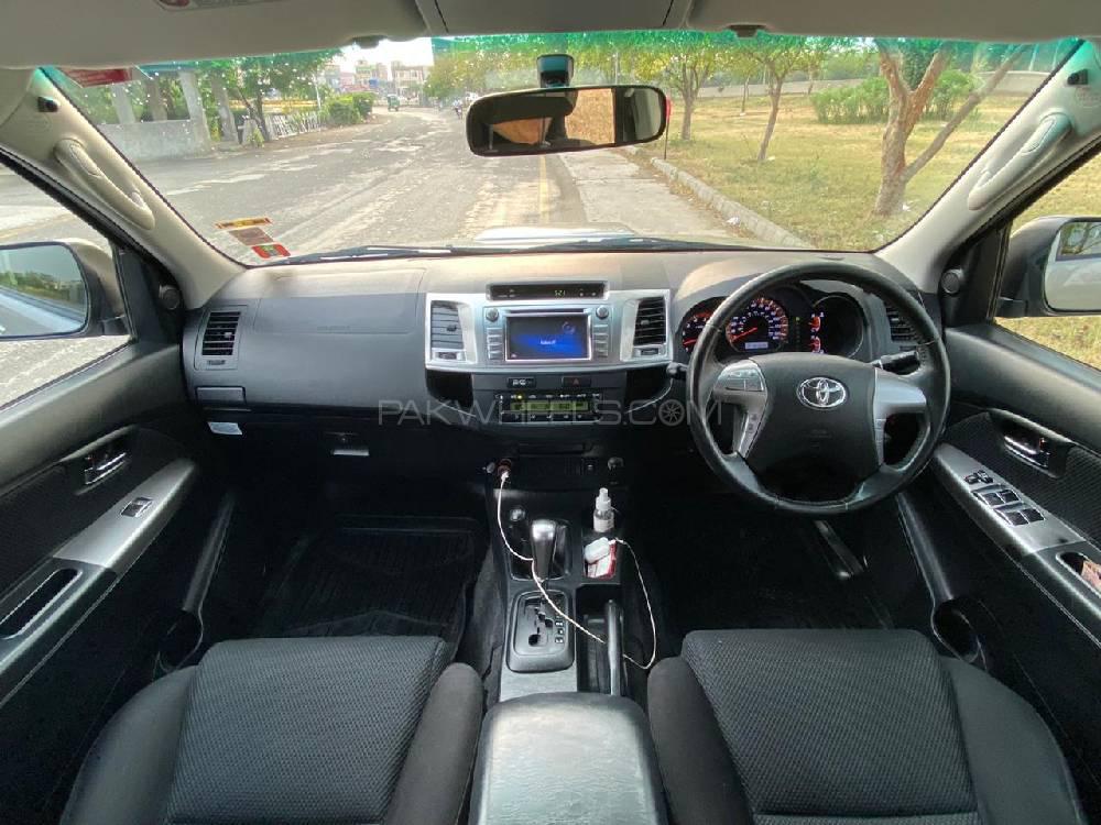 Toyota Hilux 2015 for Sale in Lahore Toyota Hilux 2015 for Sale in Lahore Image-10