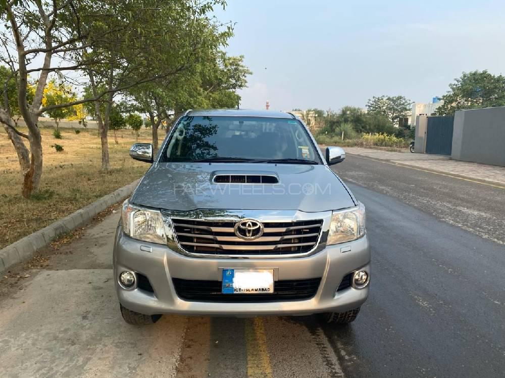Toyota Hilux 2015 for Sale in Lahore Toyota Hilux 2015 for Sale in Lahore Image-17
