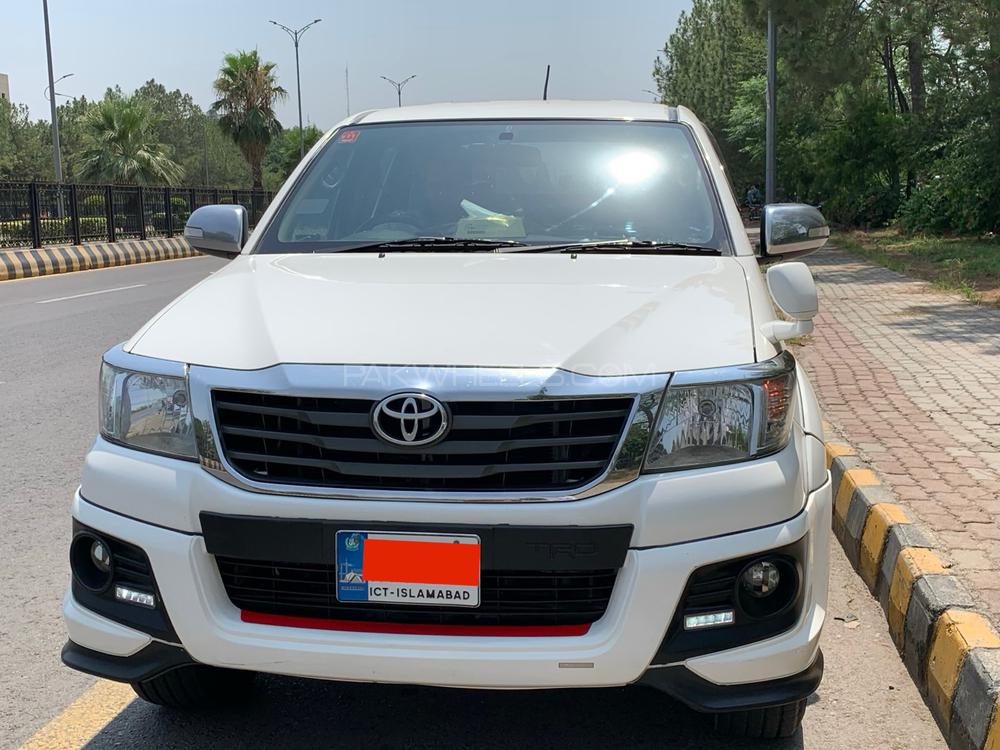 Toyota Hilux 2016 for Sale in Islamabad Image-1