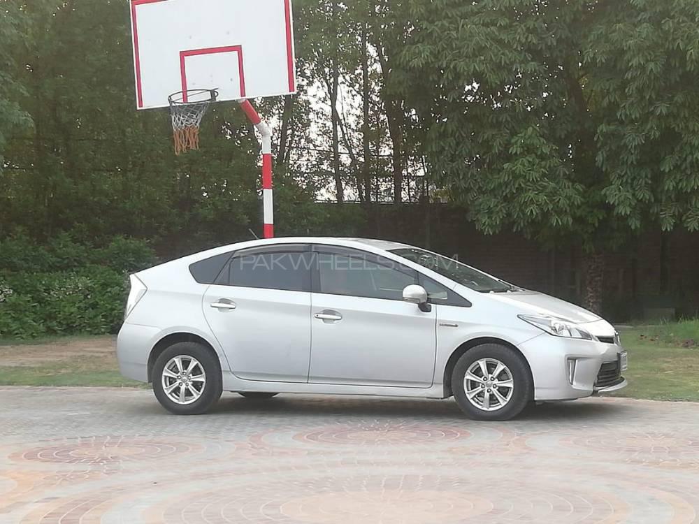 Toyota Prius 2015 for Sale in Lahore Image-1