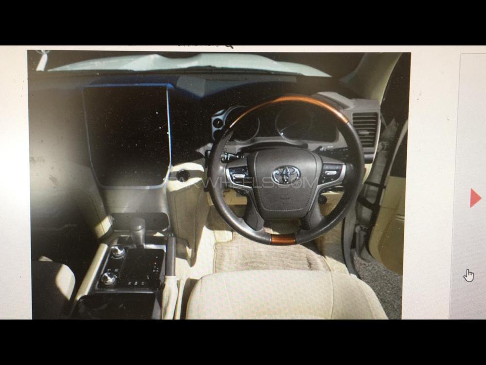 Toyota Land Cruiser 2016 for Sale in Karachi Toyota Land Cruiser 2016 for Sale in Karachi Image-3