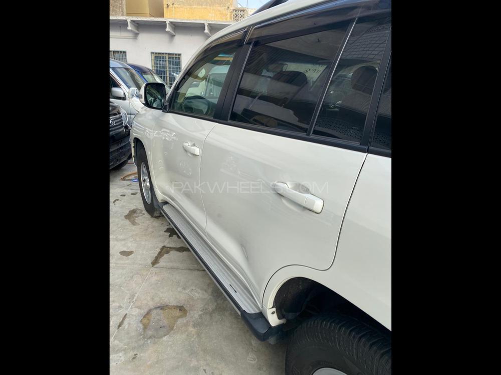 Toyota Land Cruiser 2016 for Sale in Karachi Toyota Land Cruiser 2016 for Sale in Karachi Image-10
