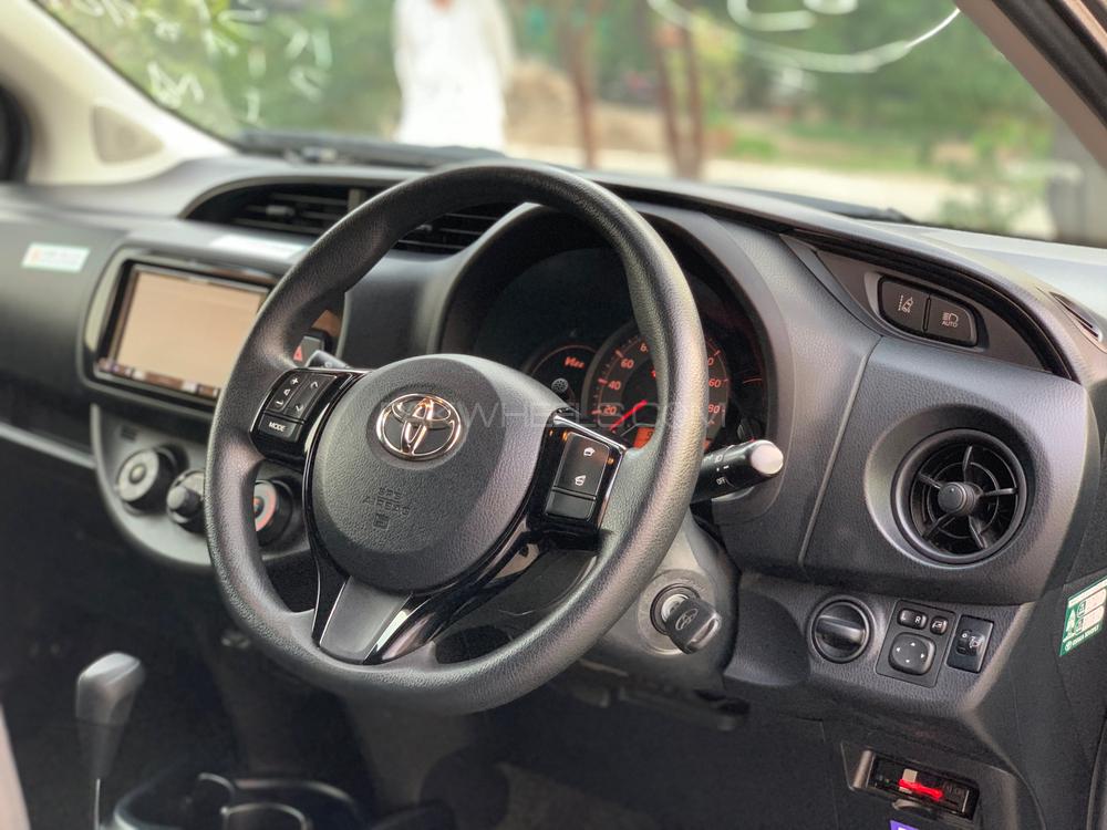Toyota Vitz 2017 for Sale in Sahiwal Toyota Vitz 2017 for Sale in Sahiwal Image-7