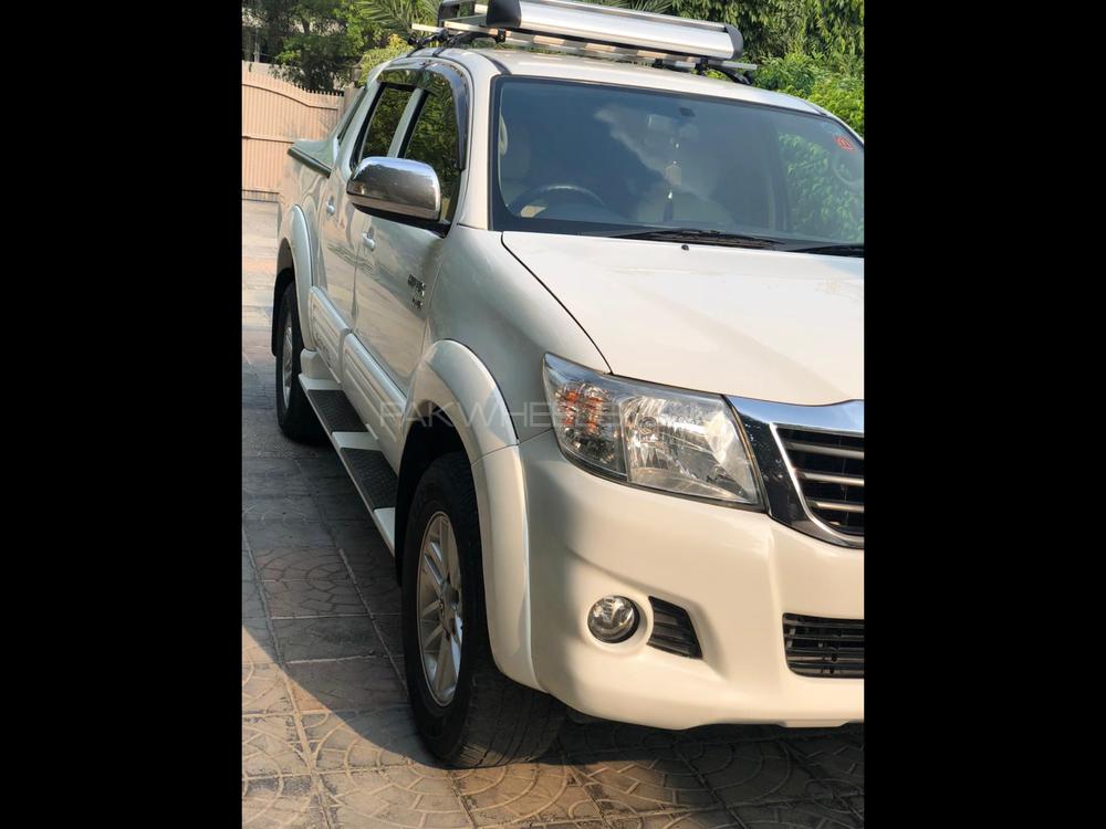 Toyota Hilux 2016 for Sale in Lahore Toyota Hilux 2016 for Sale in Lahore Image-3