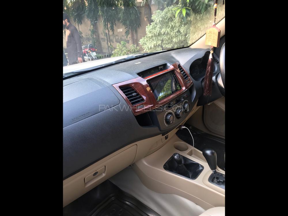 Toyota Hilux 2016 for Sale in Lahore Toyota Hilux 2016 for Sale in Lahore Image-6