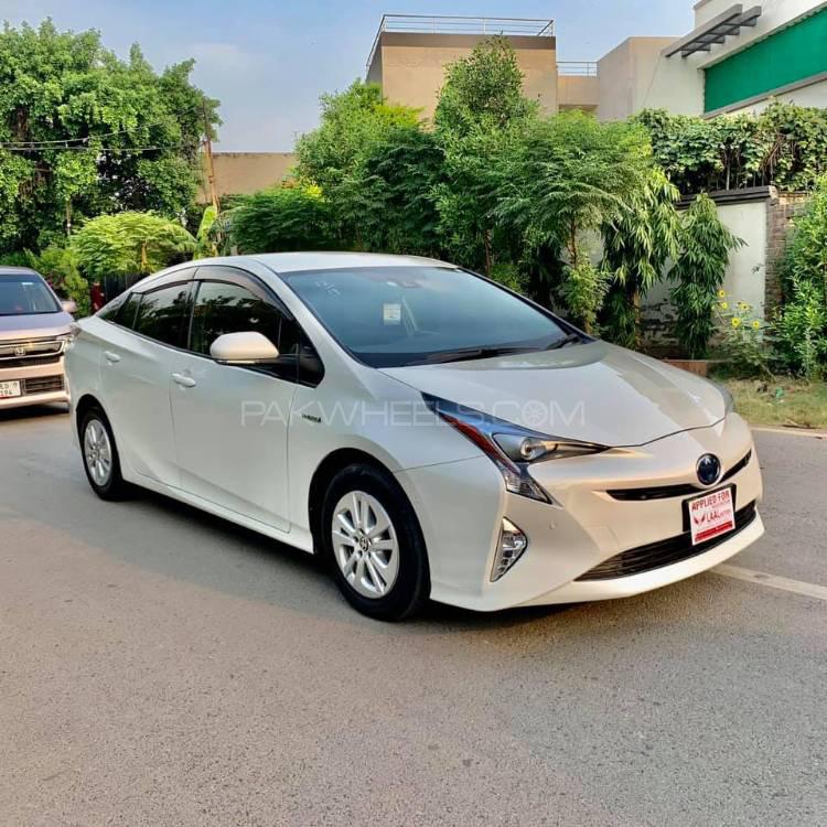 Toyota Prius 2017 for Sale in Lahore Image-1