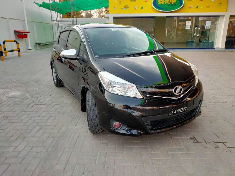 Toyota Vitz 2012 for Sale in Multan Image-1