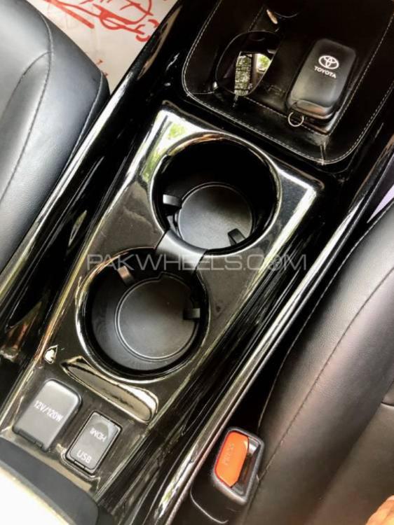 Toyota Prius 2016 for Sale in Rawalpindi Toyota Prius 2016 for Sale in Rawalpindi Image-16