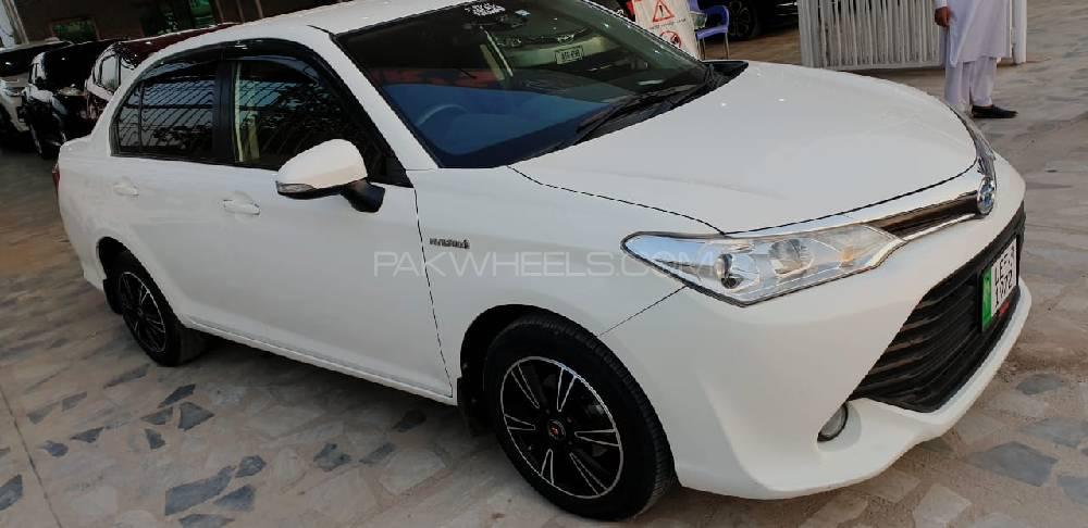 Toyota Corolla Axio 2015 for Sale in Peshawar Image-1