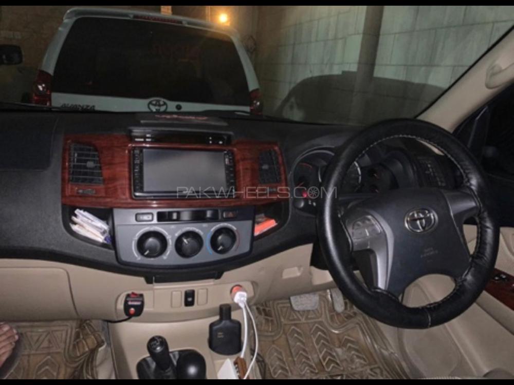 Toyota Hilux 2015 for Sale in Peshawar Toyota Hilux 2015 for Sale in Peshawar Image-5