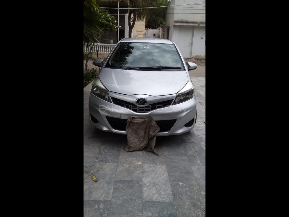 Toyota Vitz 2013 for Sale in Lahore Image-1