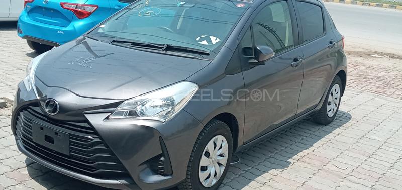 Toyota Vitz 2017 for Sale in Lahore Image-1