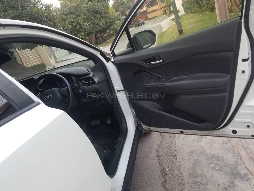 Toyota C-HR 2017 for Sale in Peshawar Toyota C-HR 2017 for Sale in Peshawar Image-10