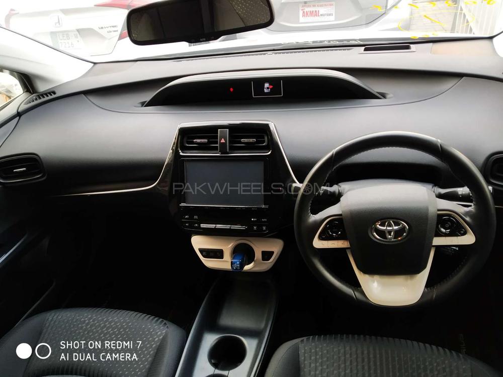 Toyota Prius 2016 for Sale in Lahore Toyota Prius 2016 for Sale in Lahore Image-9