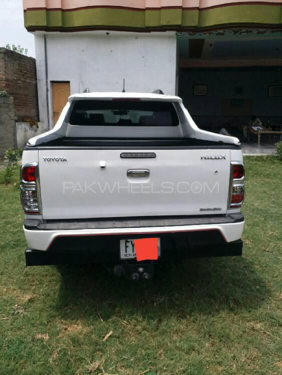 Toyota Hilux 2013 for Sale in Mardan Image-1