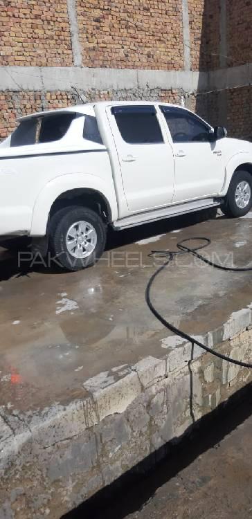 Toyota Hilux 2013 for Sale in Taunsa sharif Toyota Hilux 2013 for Sale in Taunsa sharif Image-2