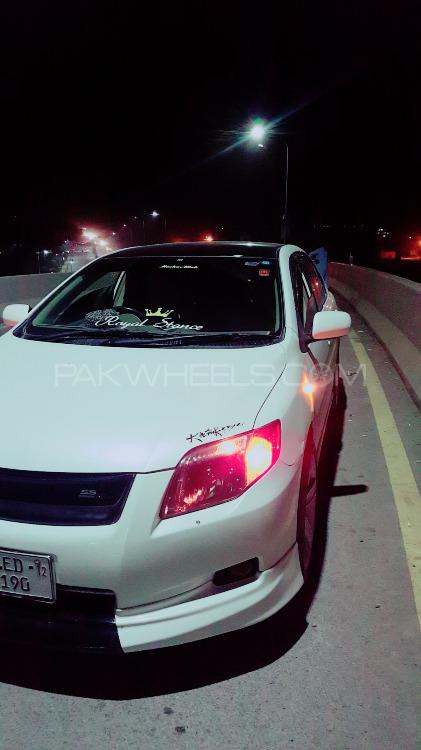 Toyota Corolla Axio - 2012  Toyota Corolla Axio - 2012  Image-3