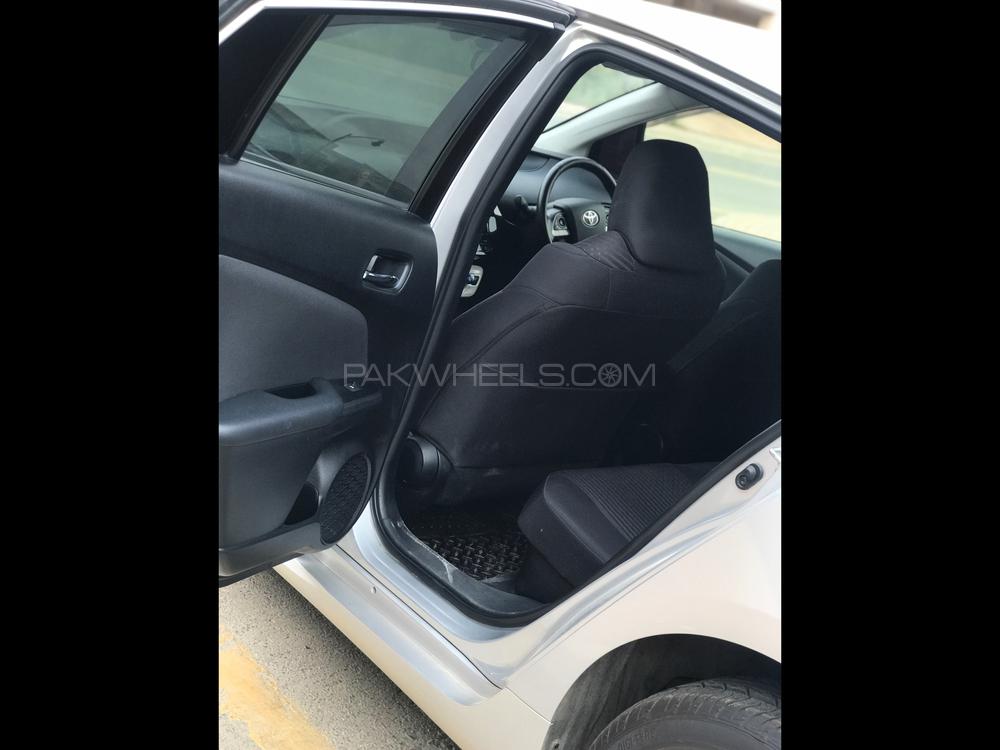 Toyota Prius 2016 for Sale in Karachi Toyota Prius 2016 for Sale in Karachi Image-11