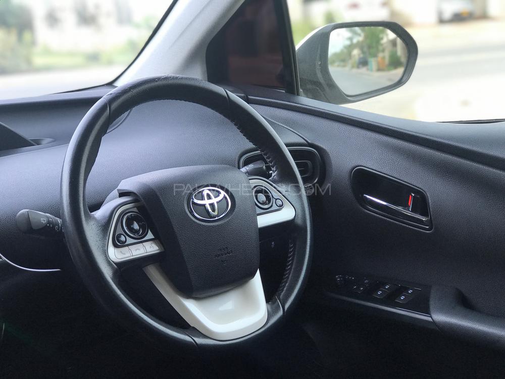 Toyota Prius 2016 for Sale in Karachi Toyota Prius 2016 for Sale in Karachi Image-16
