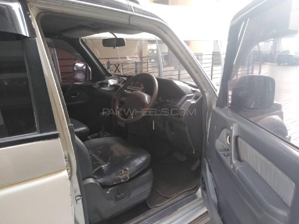 Mitsubishi Pajero 1997 for Sale in Karachi Mitsubishi Pajero 1997 for Sale in Karachi Image-5