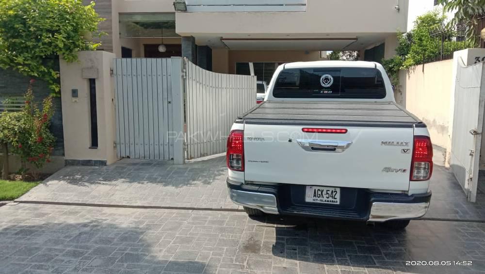 Toyota Hilux 2017 for Sale in Lahore Toyota Hilux 2017 for Sale in Lahore Image-3