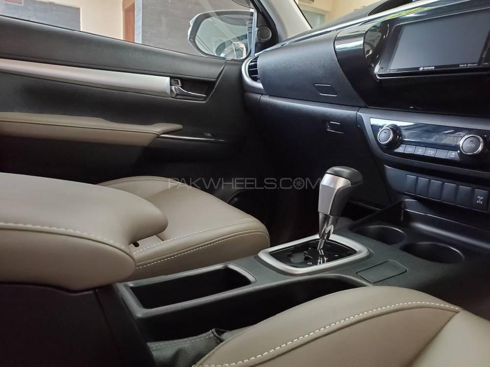 Toyota Hilux 2017 for Sale in Lahore Toyota Hilux 2017 for Sale in Lahore Image-12