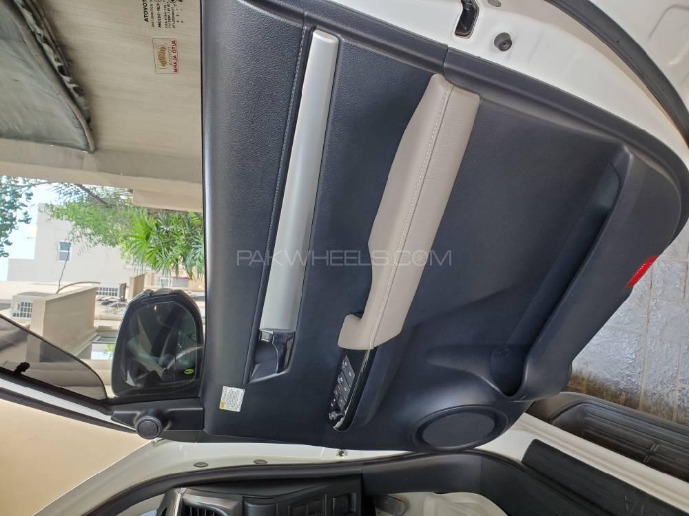 Toyota Hilux 2017 for Sale in Lahore Toyota Hilux 2017 for Sale in Lahore Image-13