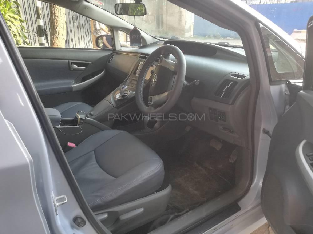 Toyota Prius 2014 for Sale in Lahore Toyota Prius 2014 for Sale in Lahore Image-8