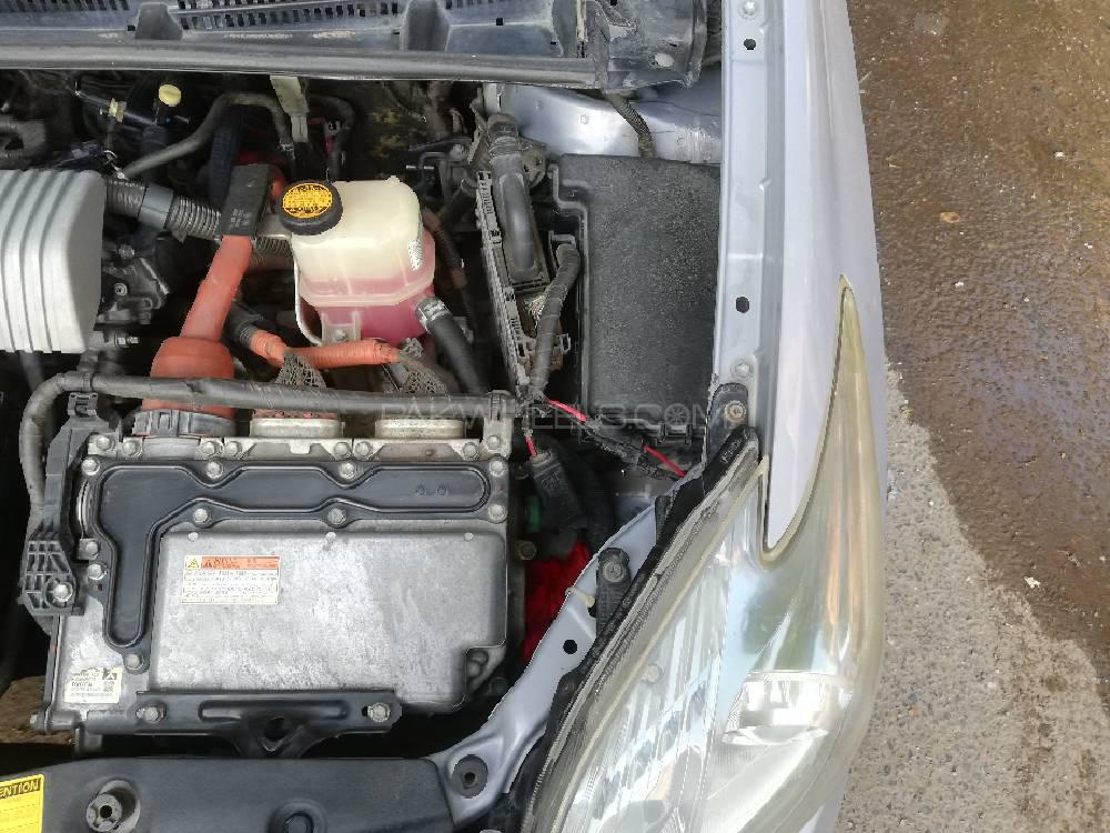 Toyota Prius 2014 for Sale in Lahore Toyota Prius 2014 for Sale in Lahore Image-12
