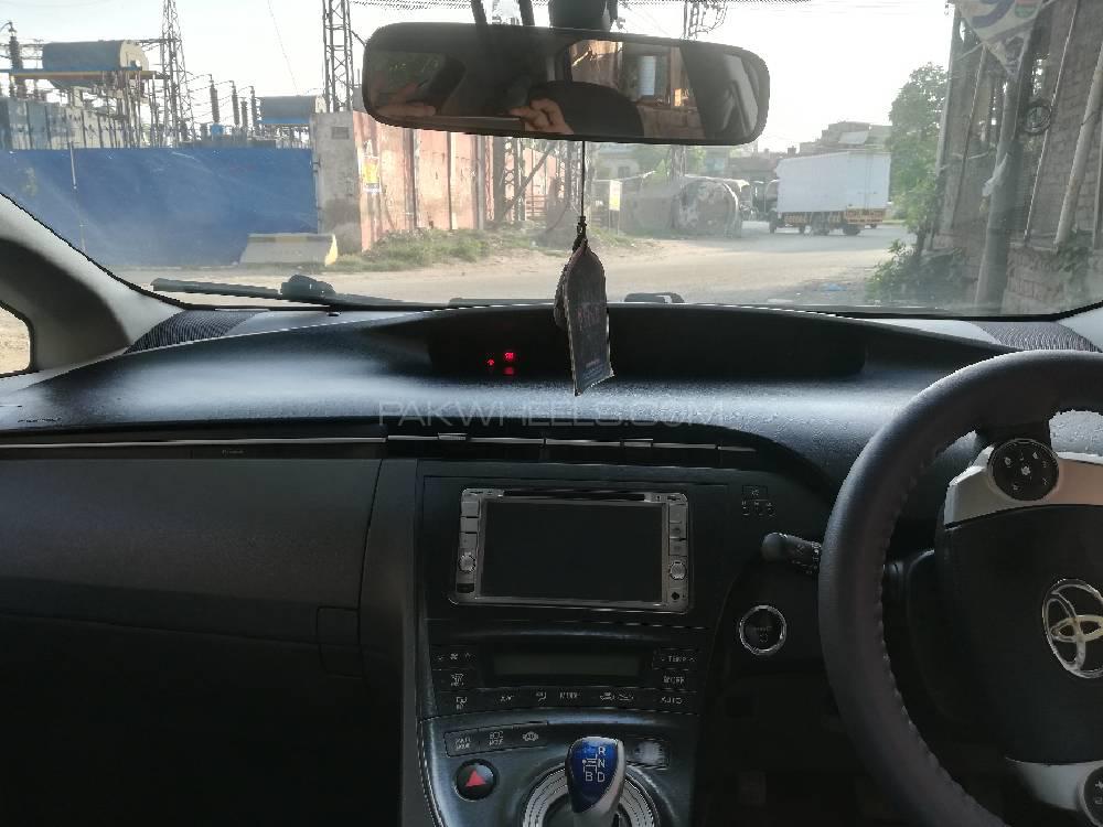 Toyota Prius 2014 for Sale in Lahore Toyota Prius 2014 for Sale in Lahore Image-2