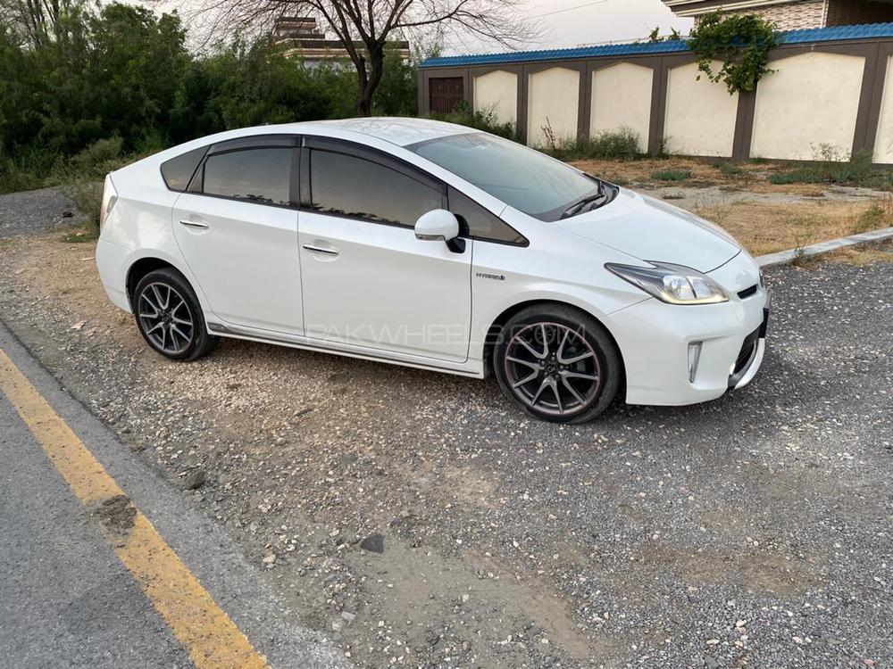Toyota Prius 2013 for Sale in Nowshera cantt Image-1