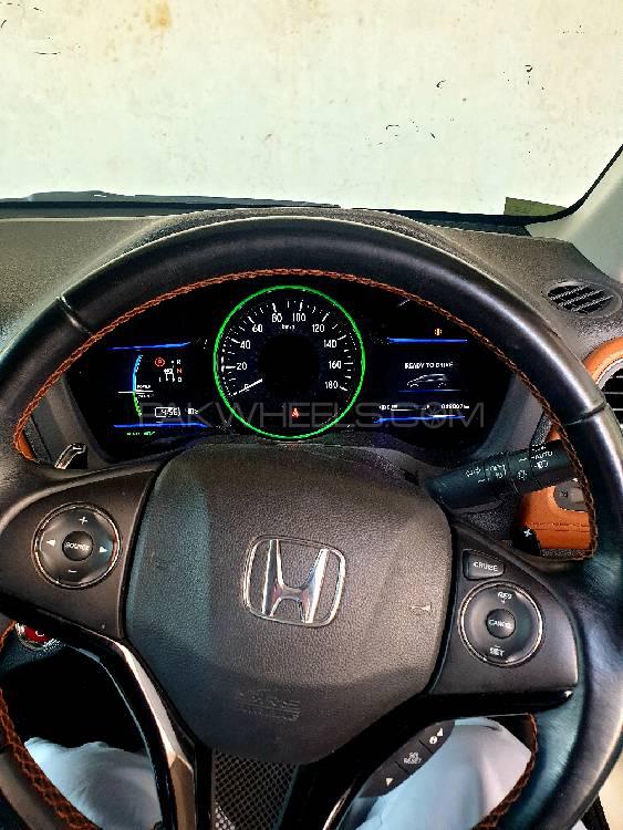 Honda Vezel 2015 for Sale in Peshawar Honda Vezel 2015 for Sale in Peshawar Image-4