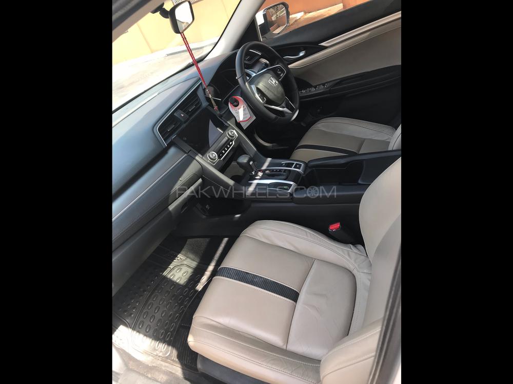 Honda Civic 2018 for Sale in Hyderabad Honda Civic 2018 for Sale in Hyderabad Image-8