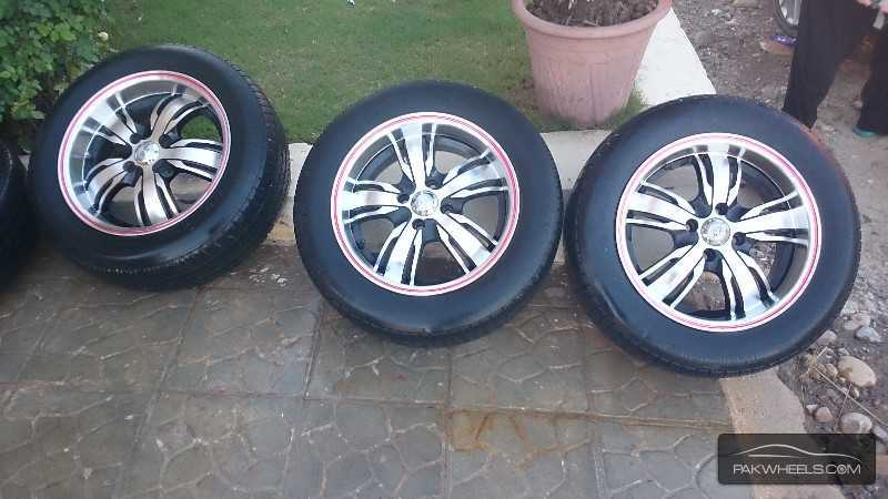 Semi-hollow rims 15 inch with micheline tyres Image-1
